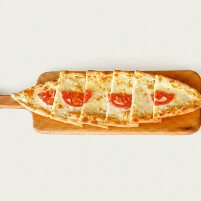 Kaşarlı Domatesli Pide